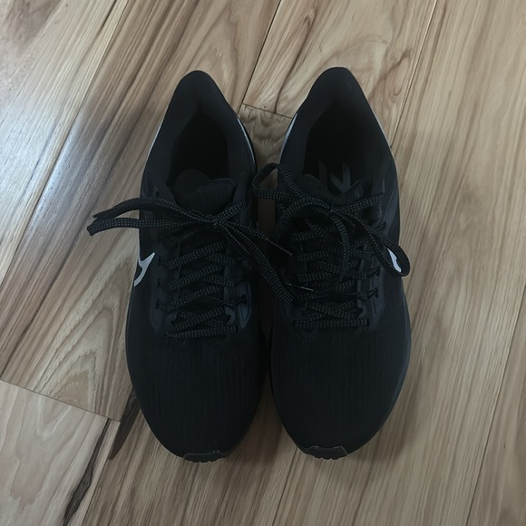 Nike Pegasus 40 Running Shoes - Picture 2 of 9